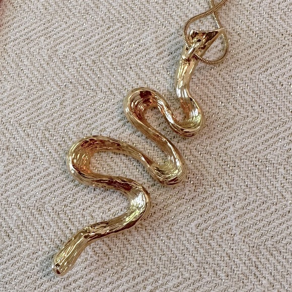Vintage Landau Necklace Gold Ribbon Swirl Pendant on 16" Snake Chain w/Extender - Picture 5 of 12